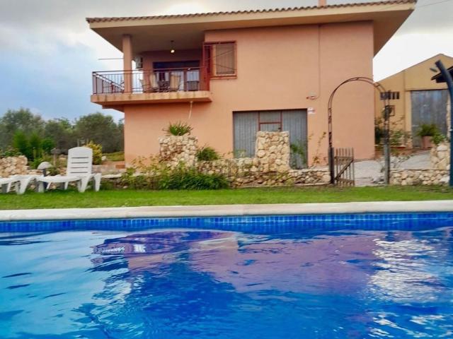 Chalet, Valls