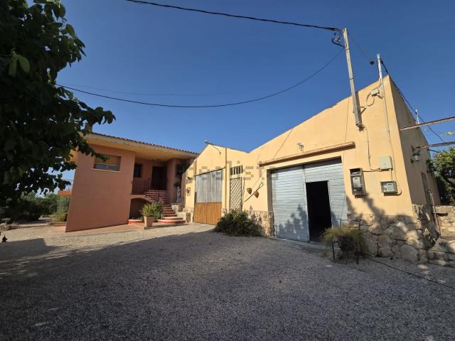 Chalet, Valls