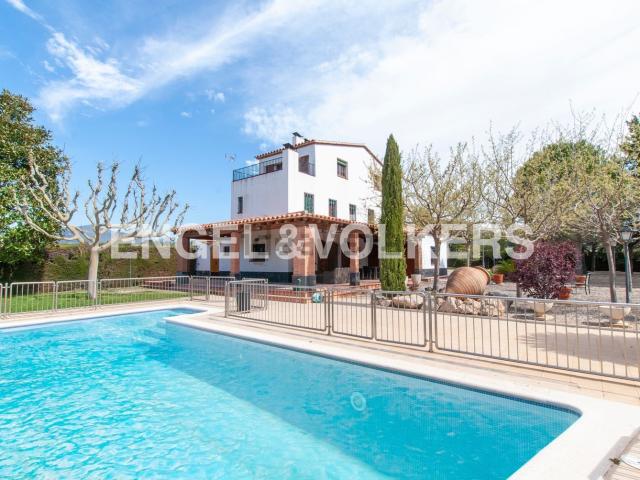 Chalet, Valls