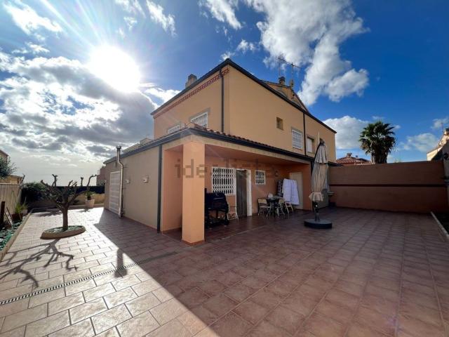 Chalet, Valls