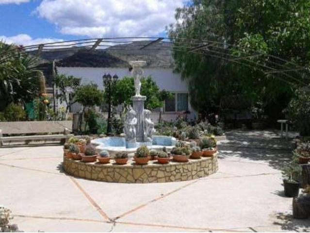 Chalet Venta Calles, Calles