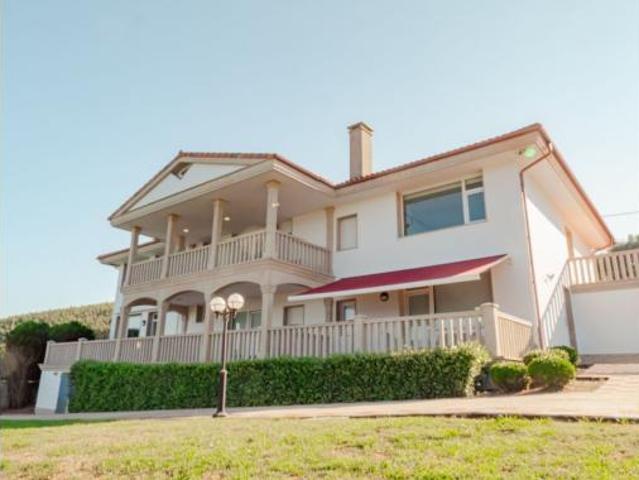 Chalet Venta Carballo, Razo da Costa