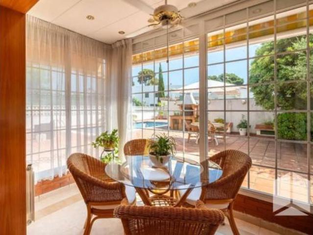 Chalet Venta Castelldefels, Centre