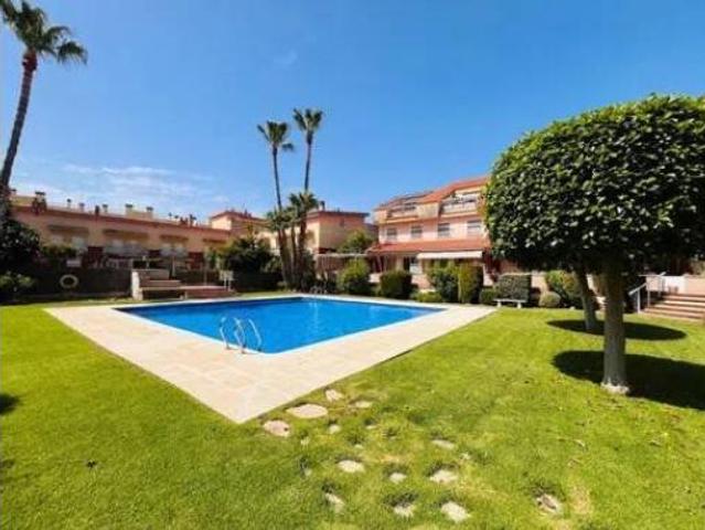 Chalet Venta Cubelles, Centre