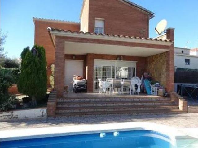 Chalet Venta Cubelles, Centre