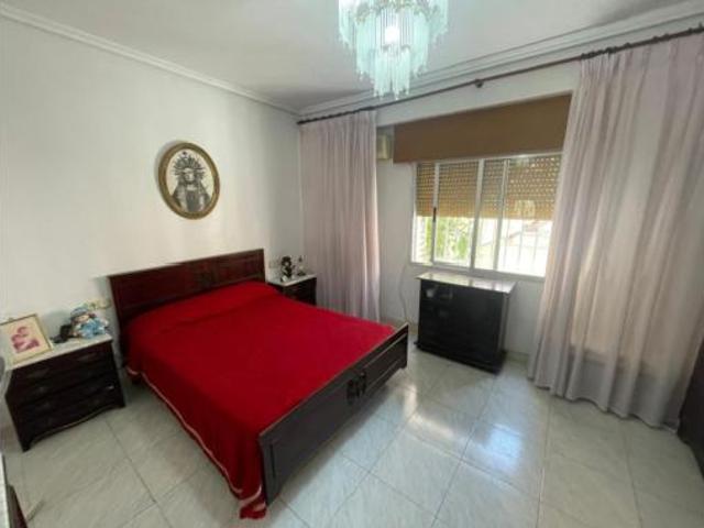 Chalet Venta Águilas, Centro