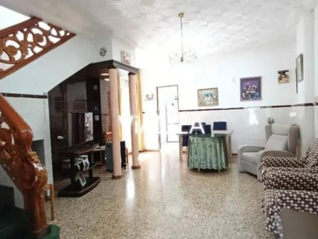 Chalet Venta Alzira, Centre