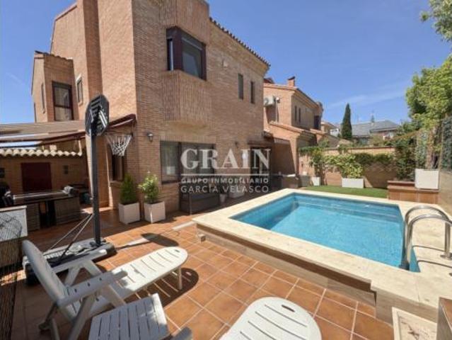 Chalet Venta Albacete Capital, Sepulcro Bolera Universidad Hermanos Falcó