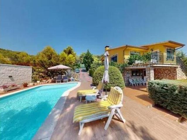 Chalet Venta Albalate de Zorita, Urbanización Nueva Sierra de Madrid