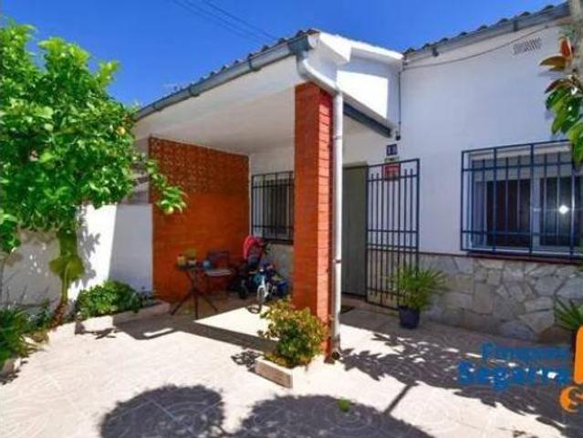 Chalet Venta Albinyana, Les Peces