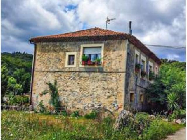 Chalet Venta Arnuero, Castillo
