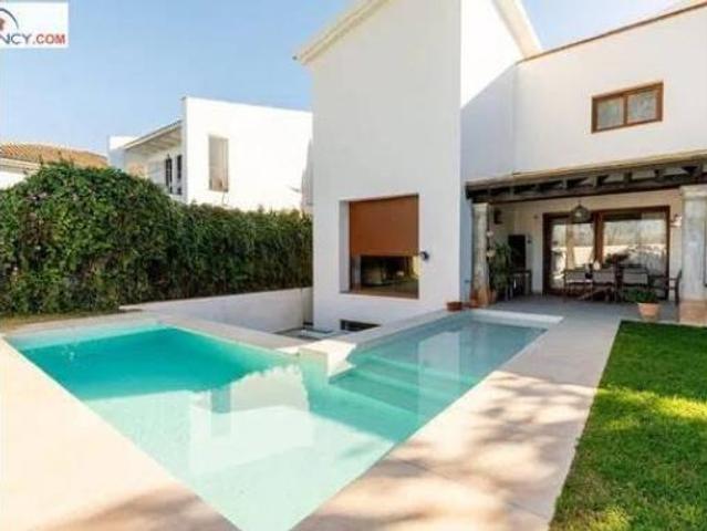 Chalet Venta Bormujos, Centro