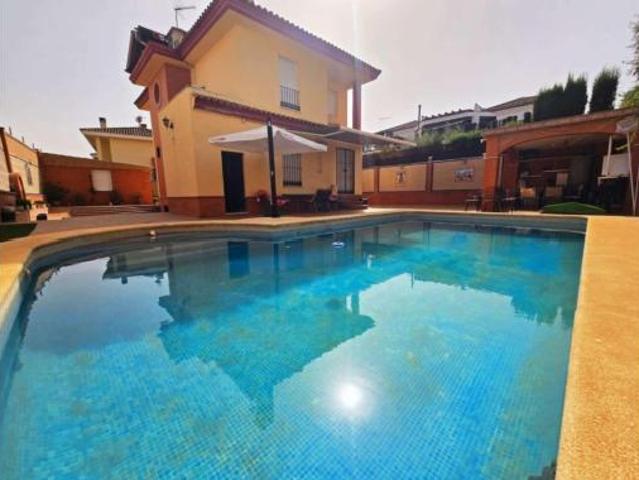 Chalet Venta Bormujos, Centro