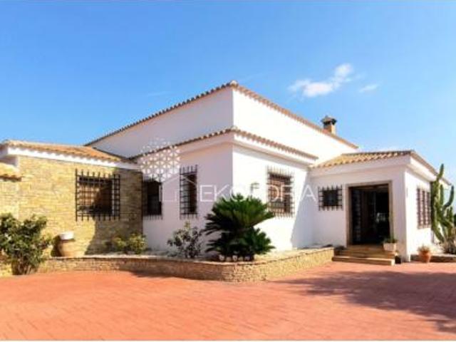 Chalet Venta Bétera, Centre