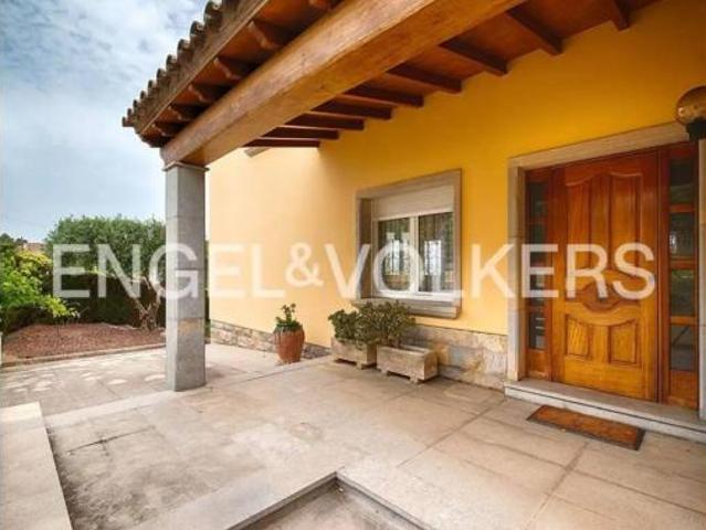 Chalet Venta Figueres, Centre