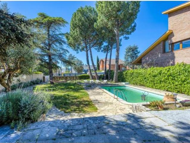 Chalet Venta Igualada, Ponent