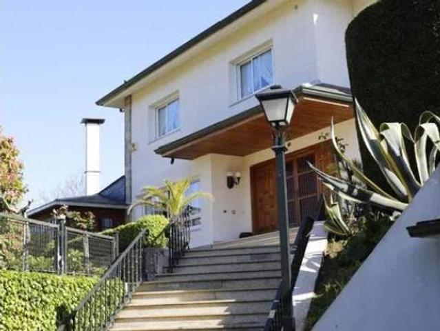 Chalet Venta Oleiros, Núcleo