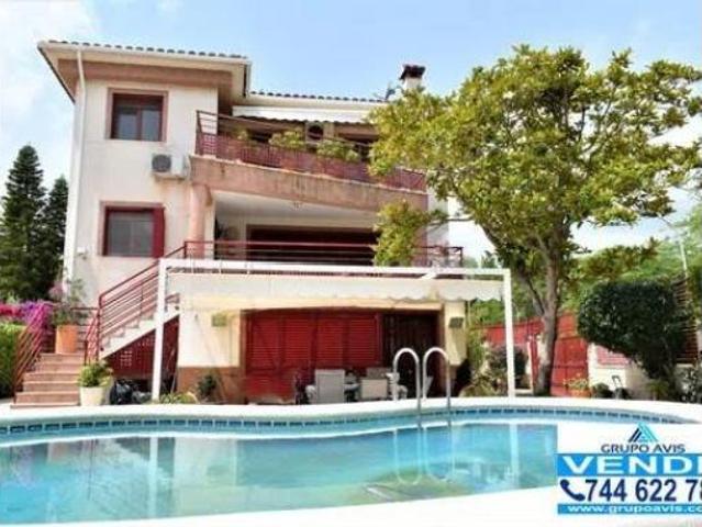 Chalet Venta Oliva, Nucli Urbà