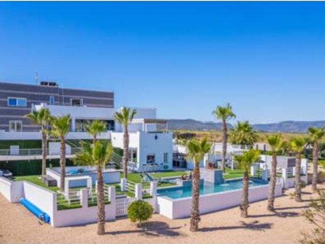 Chalet Venta Orihuela, Las Filipinas Villamartín Canal Norte