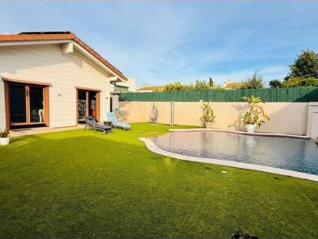 Chalet Venta Los Barrios, Acerinox