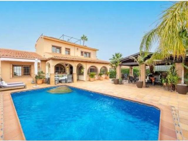 Chalet Venta La Nucia, Coloma