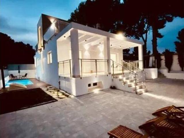 Chalet Venta La Nucia, Coloma