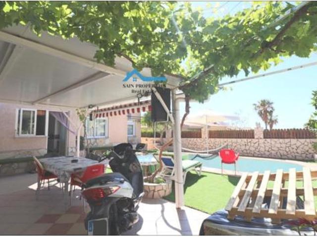 Chalet Venta La Nucia, Coloma