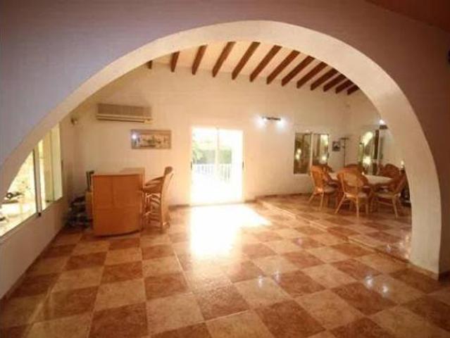 Chalet Venta La Nucia, Coloma