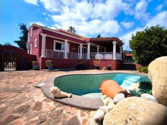 Chalet Venta La Nucia, Coloma