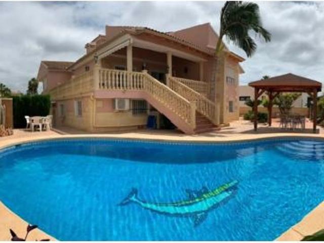 Chalet Venta L'Alfàs del Pi, Urbanizaciones