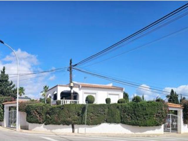 Chalet Venta L'Alfàs del Pi, Urbanizaciones