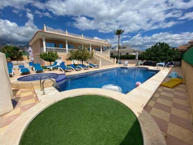 Chalet Venta L'Alfàs del Pi, Urbanizaciones