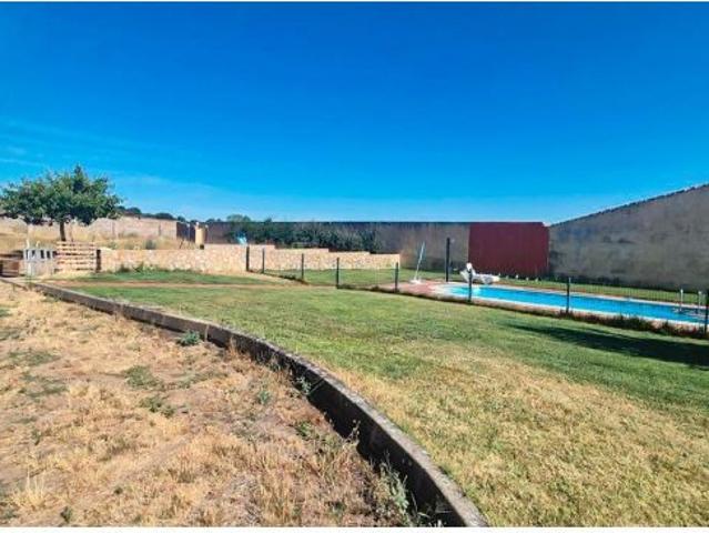 CHALET VENTA LEDESMA. Urbis te ofrece un chalet en venta en Ledesma, Salamanca