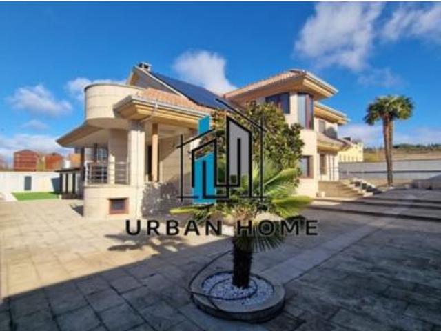 Chalet Venta León Capital, Las Eras de Renueva