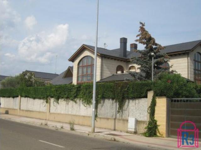 Chalet Venta León Capital, Las Eras de Renueva