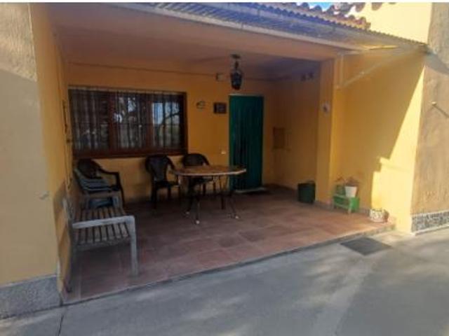 Chalet Venta Lleida Capital, Instituts