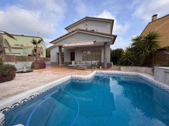 Chalet Venta Mont ras, Canyelles