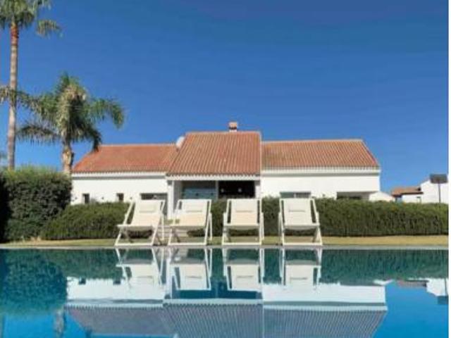 Chalet Venta Manilva, Núcleo