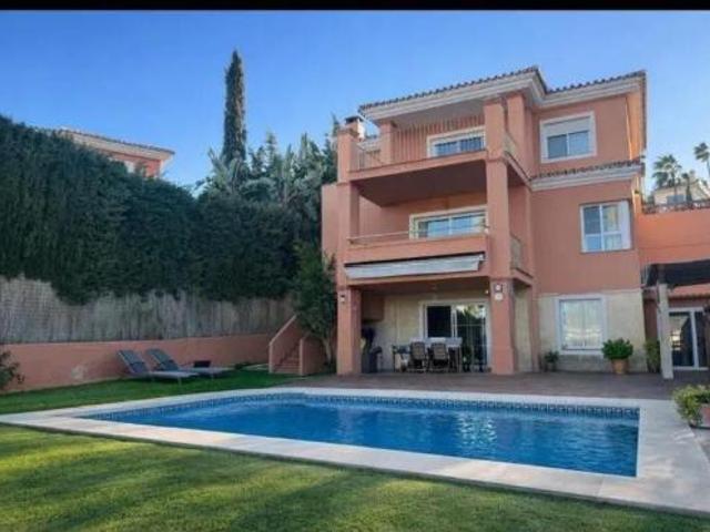 Chalet Venta Mijas, Hipódromo Cerrado del Águila