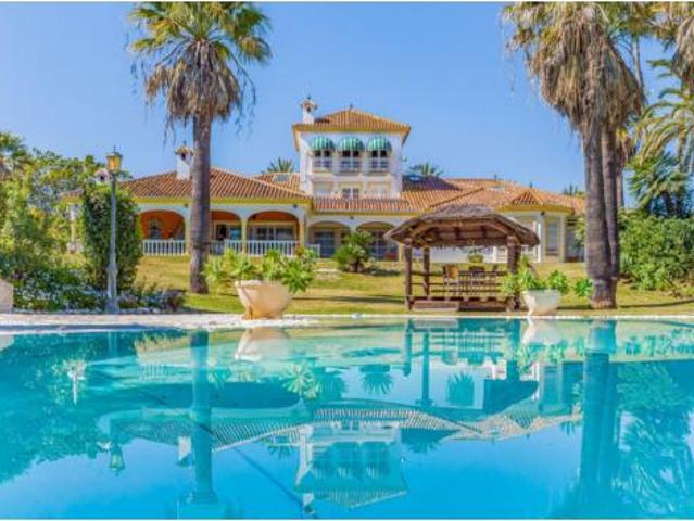 Chalet Venta Mijas, Hipódromo Cerrado del Águila