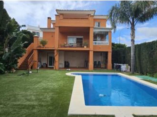 Chalet Venta Mijas, Hipódromo Cerrado del Águila