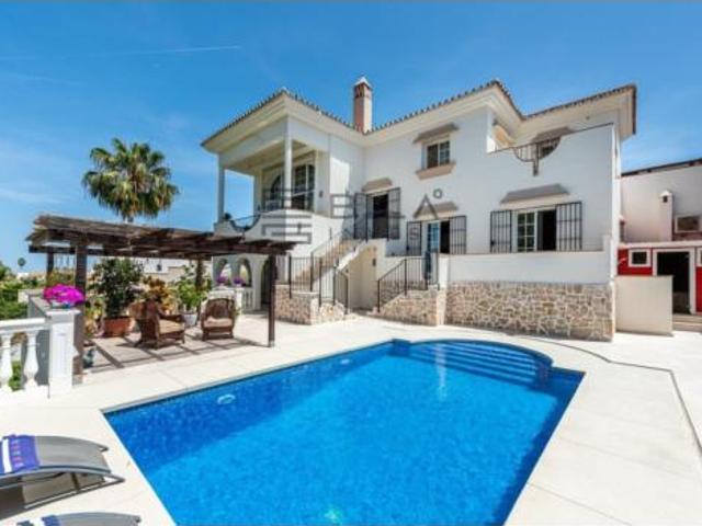 Chalet Venta Mijas, Hipódromo Cerrado del Águila