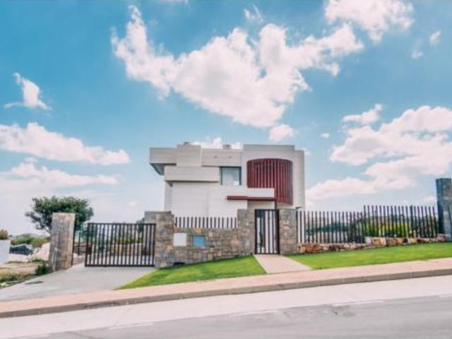 Chalet Venta Mijas, Hipódromo Cerrado del Águila