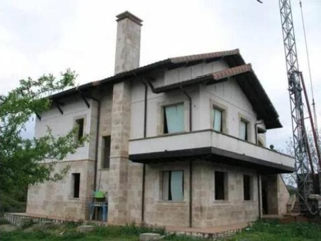 Chalet Venta Noja, Centro