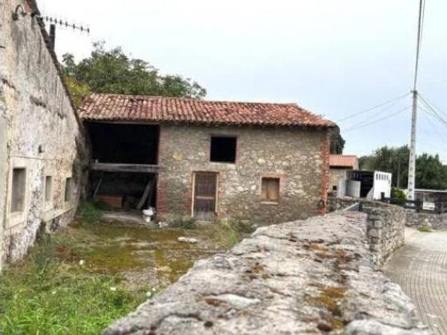 Chalet Venta Noja, Centro