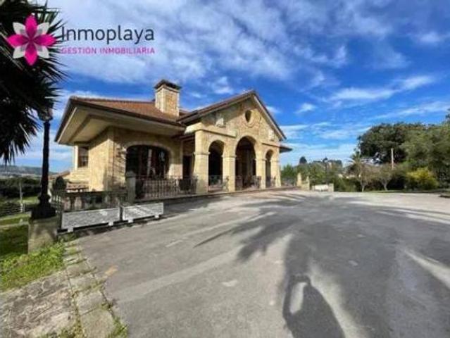 Chalet Venta Noja, Centro