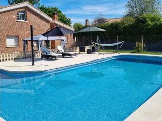 Chalet Venta Nuevo Baztán, Central Telefónica de Radio