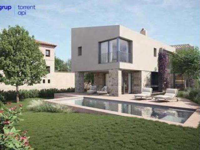 Chalet Venta Saus, Camallera i Llampaies, Llampaies
