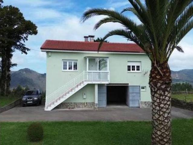 Chalet Venta Salas, Salas