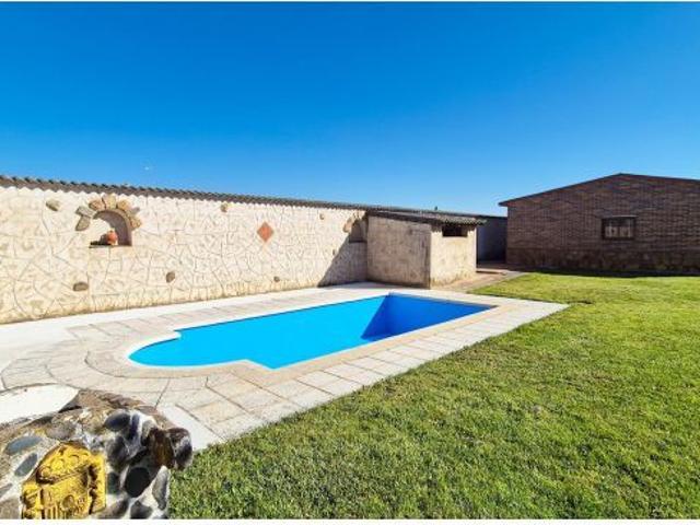CHALET VENTA SAN CRISTÓBAL DE LA CUESTA. Urbis te ofrece un chalet en venta en la Urbanización Las T